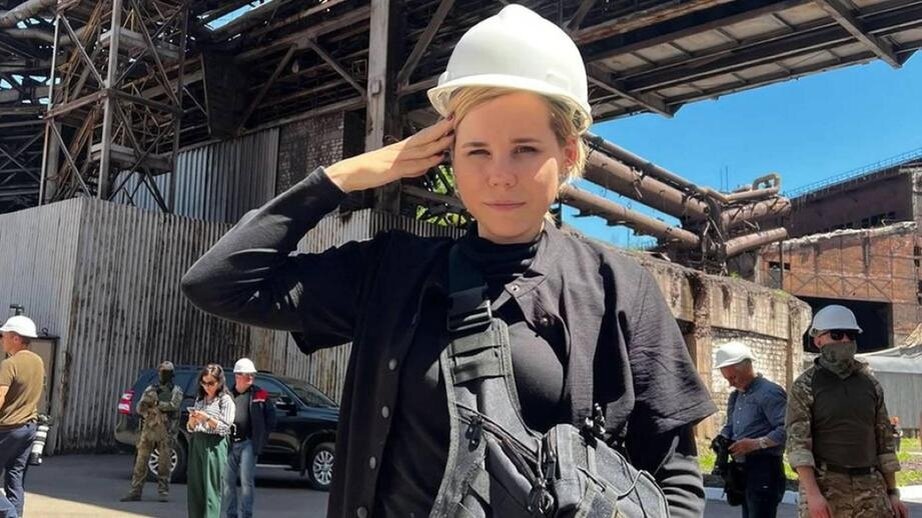 Дарья была бойцом информационного и смыслового фронта СВО, а с нами воюет подлый, но умный враг. Украинцы – исполнители. Пешки. Истинный враг наш гораздо серьёзней и изощрённей. И он понимает, что прежде всего надо бить по смыслам и по тем, кто их вырабатывает