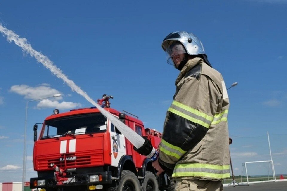     К тушению пожара привлечены 29 пожарных и 9 единиц техники. Светлана МАКОВЕЕВА