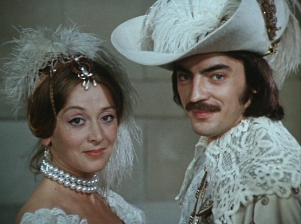 Источник изображения: кадр из фильма «Собака на сене».  Маргарита Терехова в роли графини Дианы де Бельфлор, Михаил Боярский в роли Теодоро, секретаря Дианы.