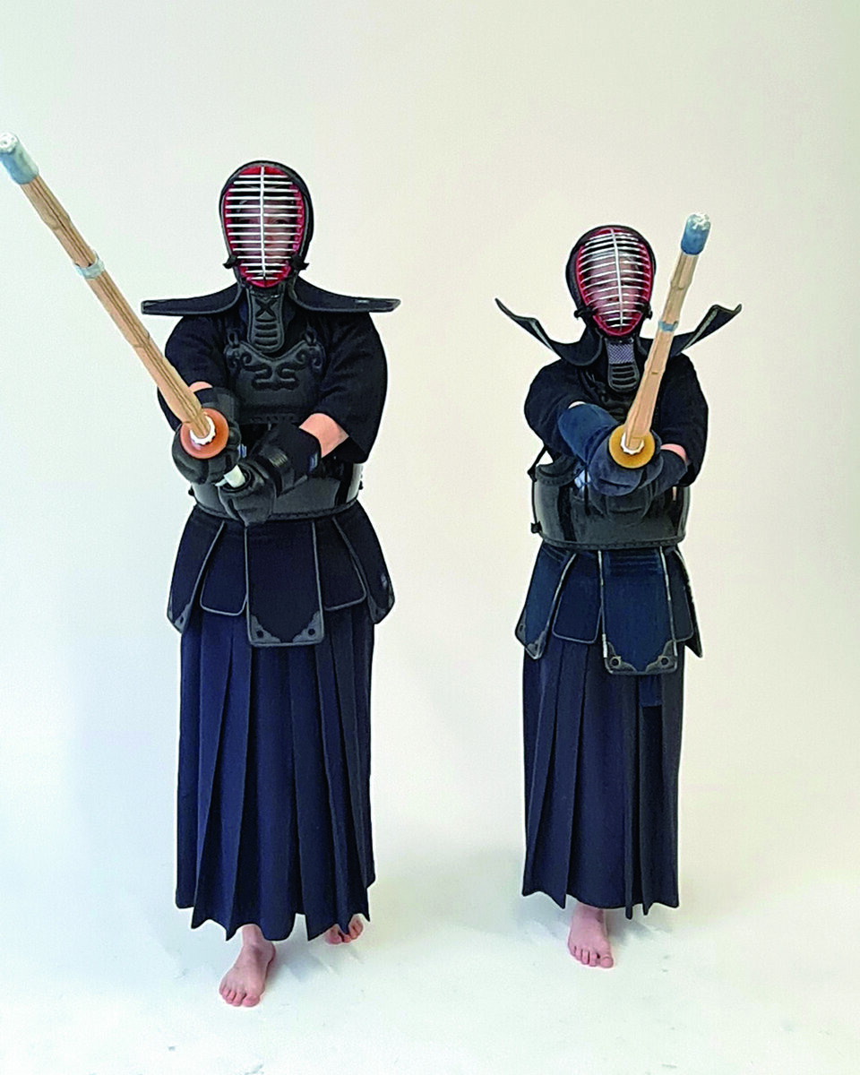 В очертаниях современного доспеха легко разглядеть черты доспеха традиционного