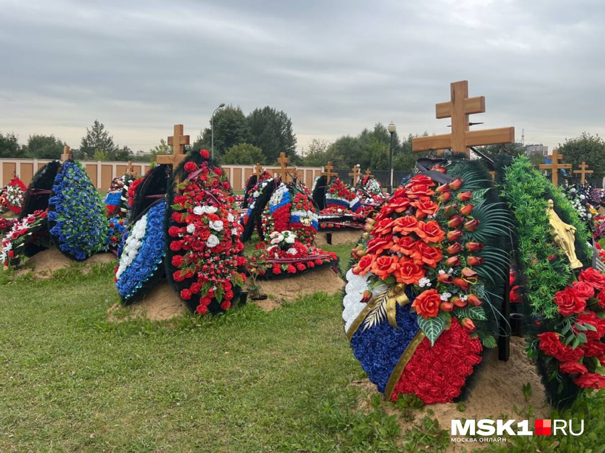 В Петербурге сегодня прощаются с погибшими при крушении самолета Евгения  Пригожина. Читайте на 