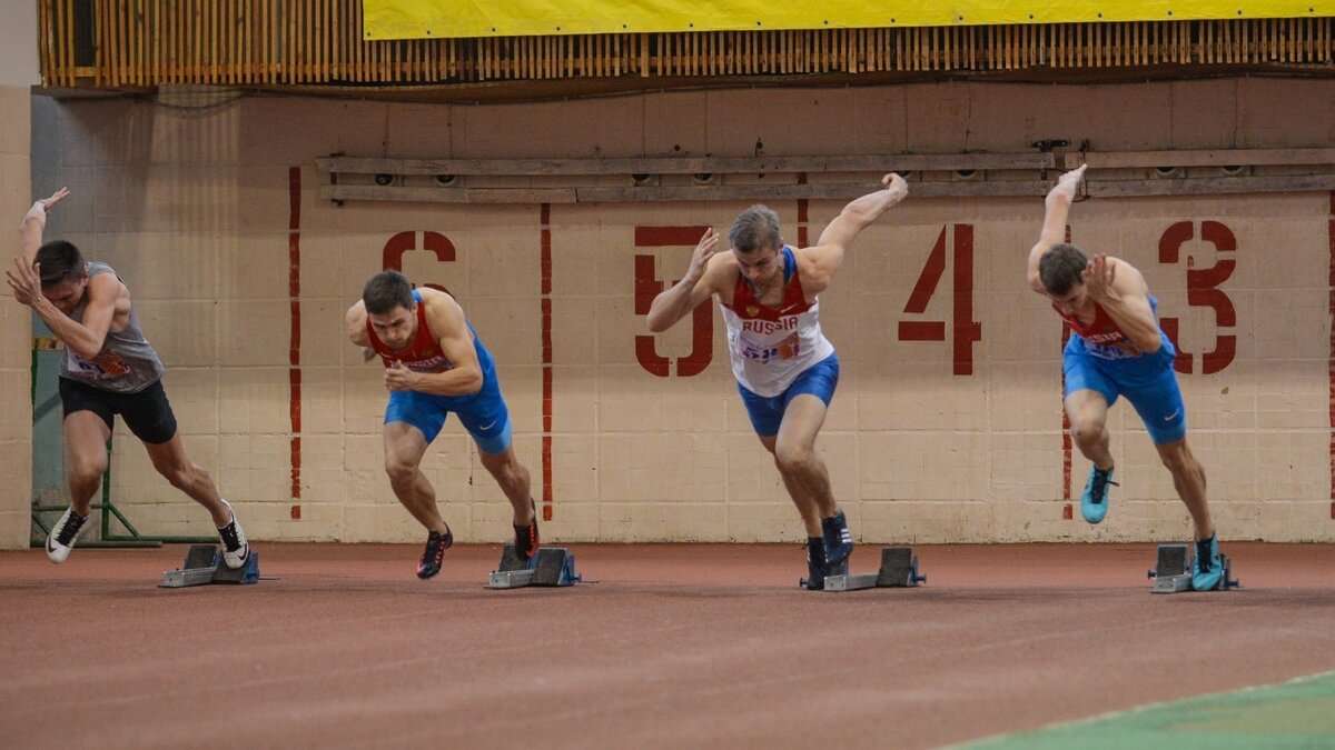     Президент России Владимир Путин, выступая на Восточном экономическом форуме, заявил, что не может осуждать тех российских атлетов, которые после введения санкций сменили спортивное гражданство ради участия в состязаниях.