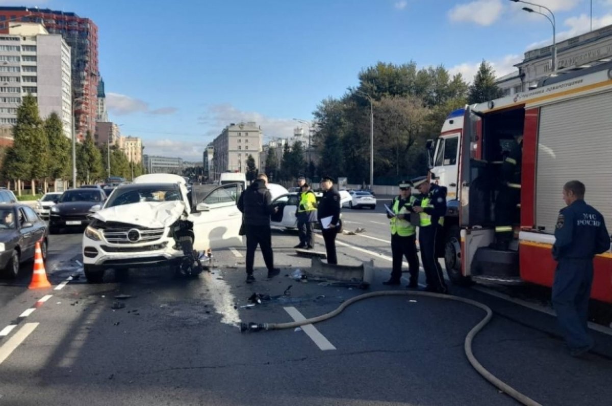    112: попавшим в аварию «Мерседесом» управлял сын известного офтальмолога