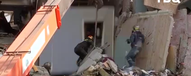 При падении стены дома в Балашихе на развалах погибли двое спасателей |  RuNews24.ru | Дзен