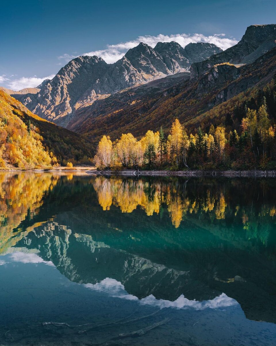 Озеро Кардывач осенью (фото из инстаграм @evgenyevgrafov)