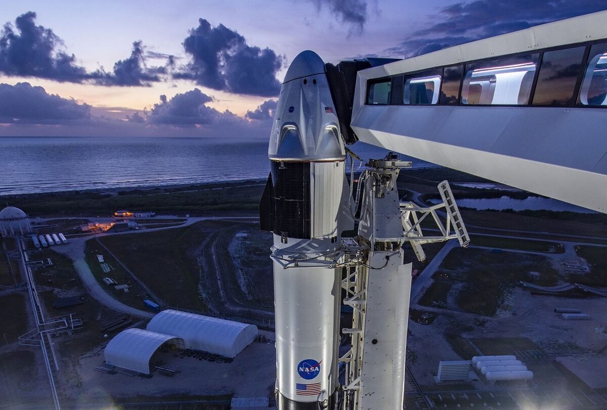 SpaceX показала «люксовый» интерьер космического корабля Crew Dragon