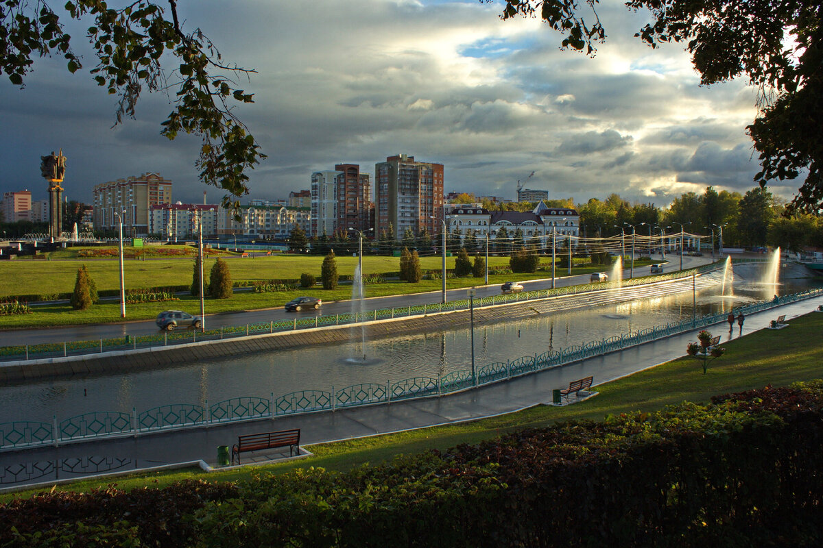 Речка саранка в саранске. Саранск набережная реки саранки. Саранск река саранка парк пушкина. Река инсар в саранске. Река саранка в саранске.
