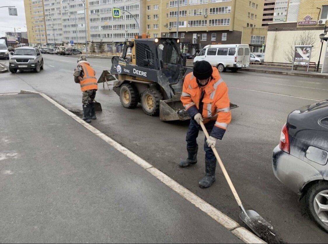 Подготовка к весенне-летнему периоду 2021 в Тюмени. В галерее несколько фото - можно листать. 