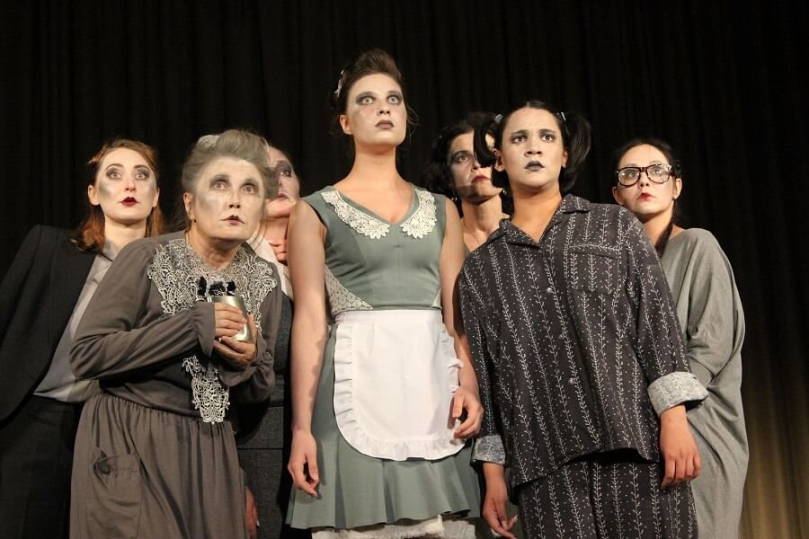 Театральная студия "Визави". Спектакль "8 любящих женщин"