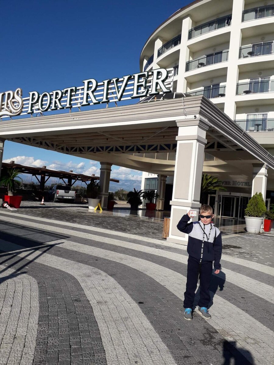 Отель , который работает по системе всё включено . 