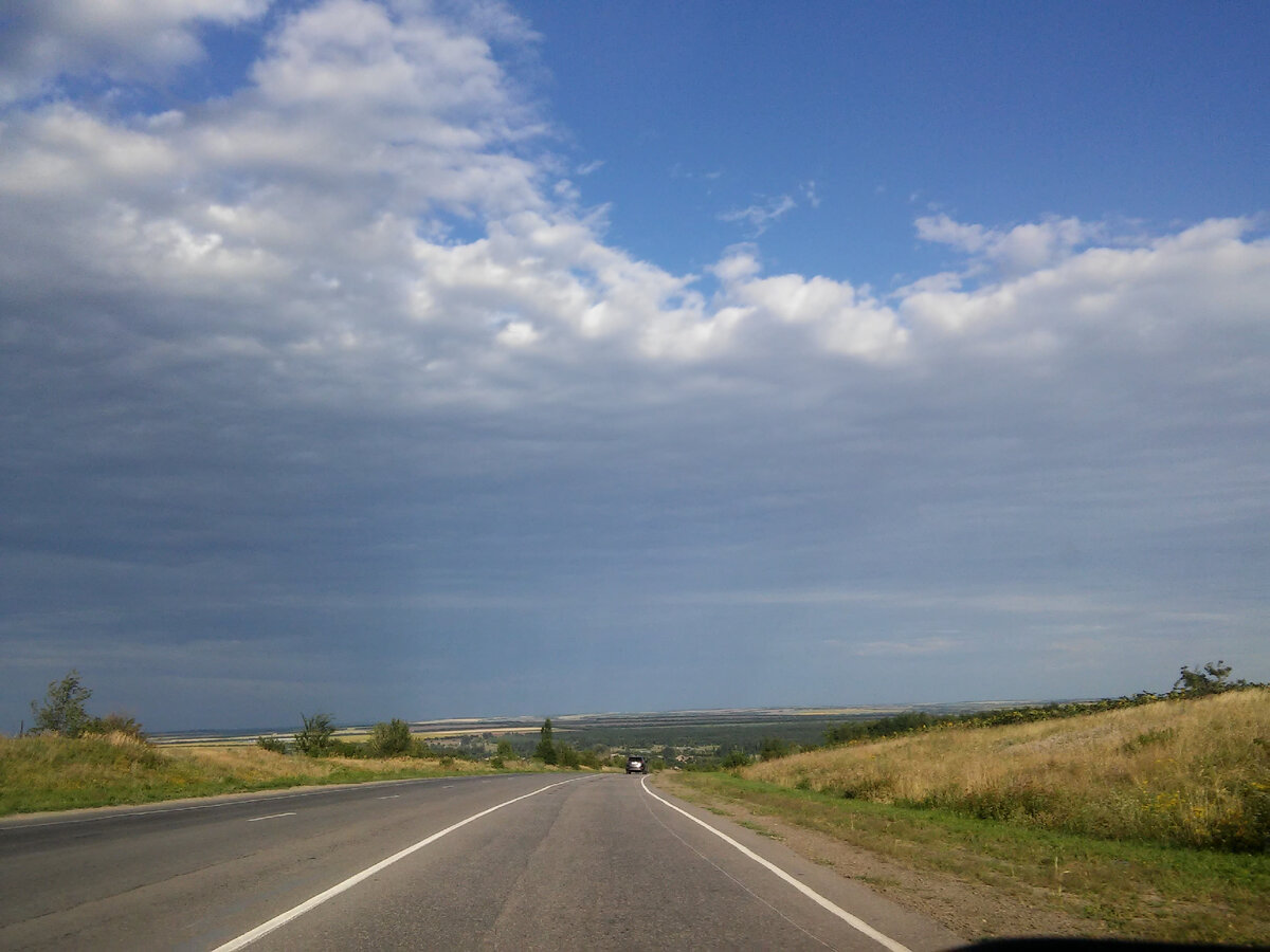 По дороге на Дон, за пригорком начинаются казачьи станицы Нижнего Дона