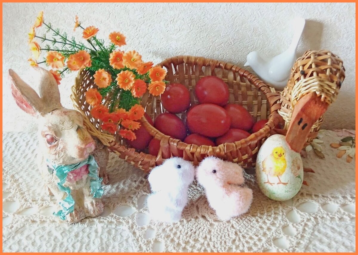 Окрашенные яйца луковой шелухой.