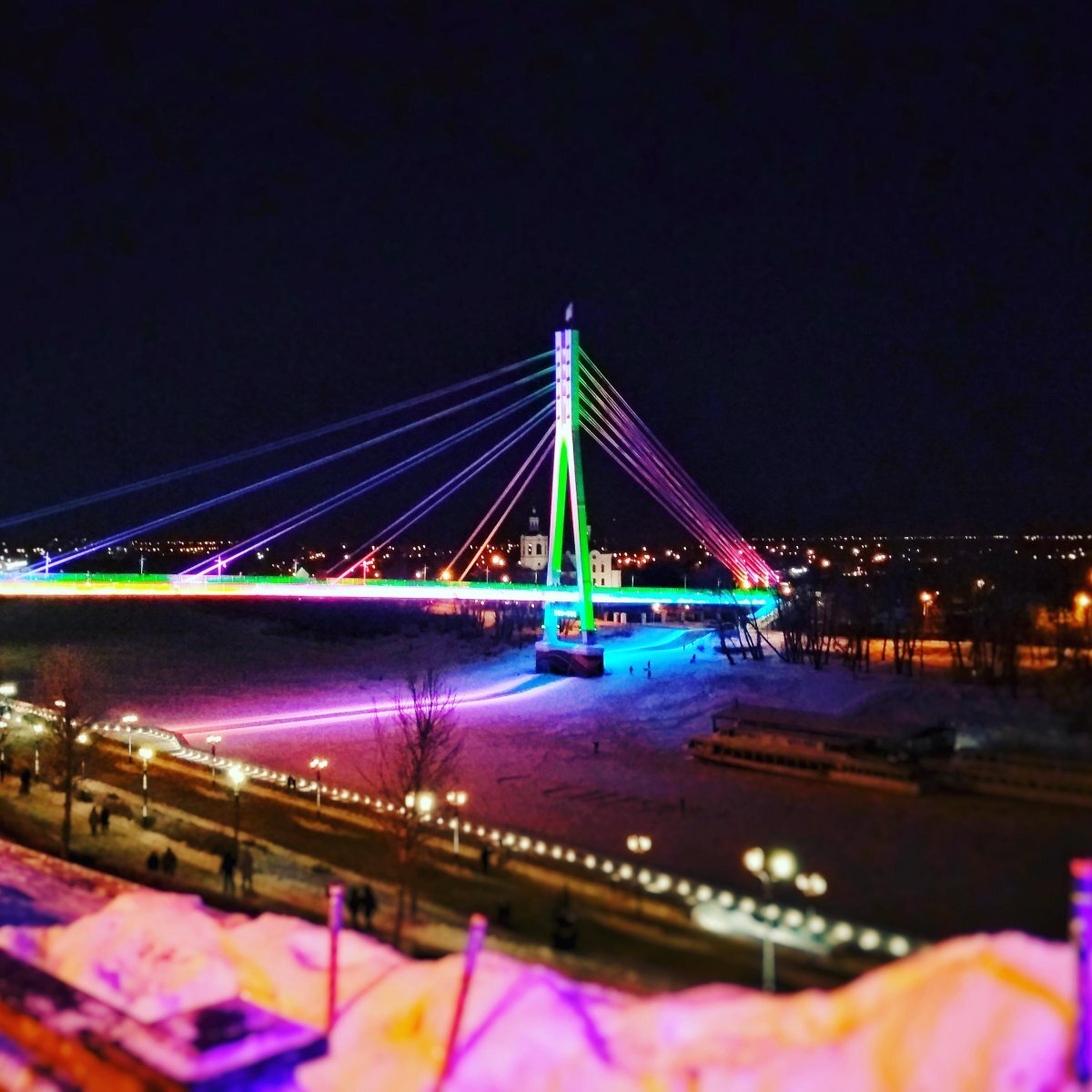 Мост влюбленных тюмень фото ночью