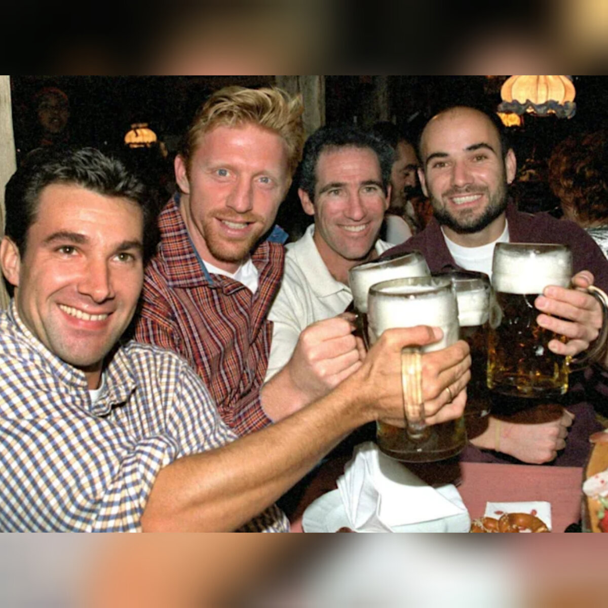 Борис Беккер и Андре Агасси на Октоберфесте в 1998 году