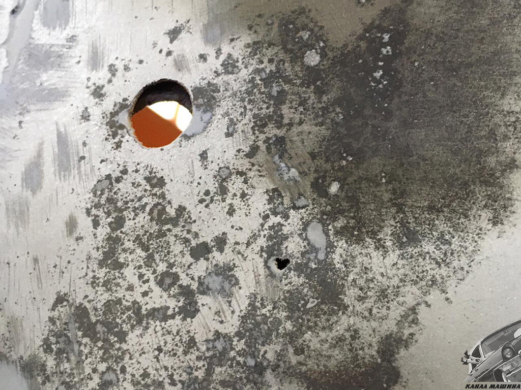 Металл в проблемной зоне крупным планом: всё в «язвах»