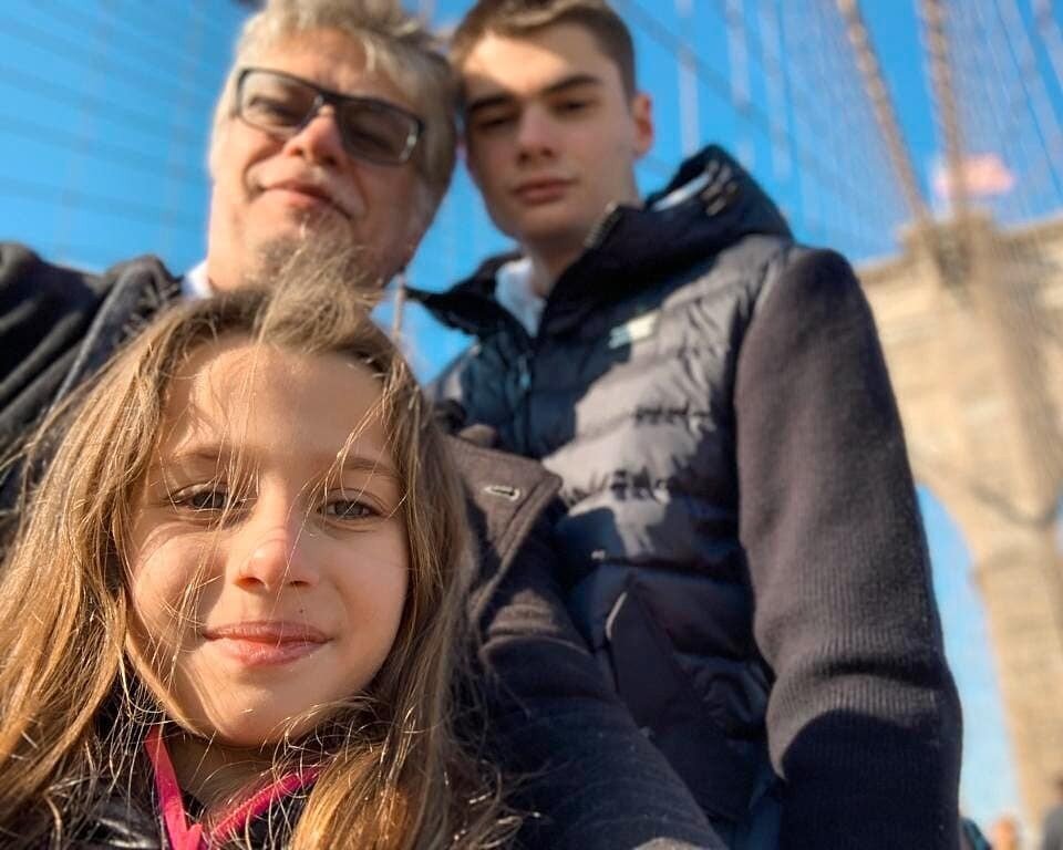 Сыну актера Жоао 18 лет, дочери Элле - 9 лет. Они от разных матерей, что не мешает им дружить. Фото из соцсетей