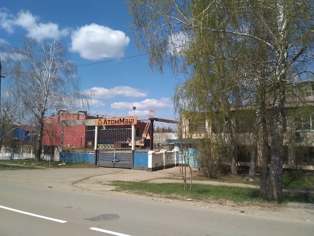 Ворота Ефремовского опытно-механического завода. Фото автора.