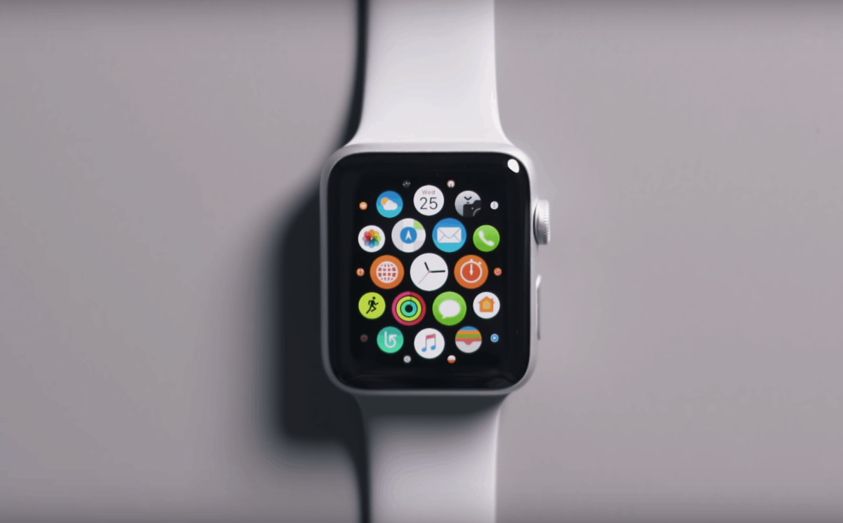 Видео часов apple. Apple IWATCH 1. Часы эпл вотч 3 38 мм. Смарт часы эпл вотч 3. Часы эпл вотч 11.
