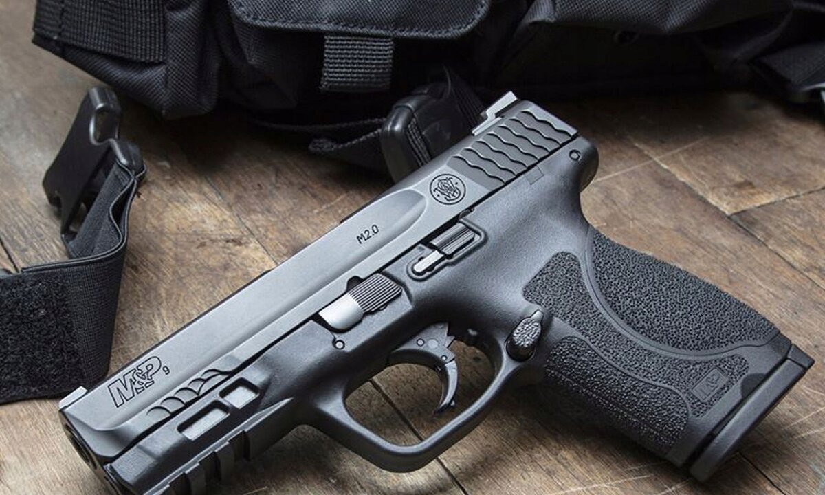 Модель Smith and Wesson M and P - это продукт двойного назначения для использования военными и полицейскими подразделениями.