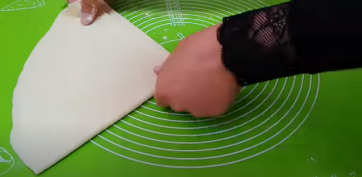 Слои в виде "блина" сворачиваю чтобы не занимали место на столе. 