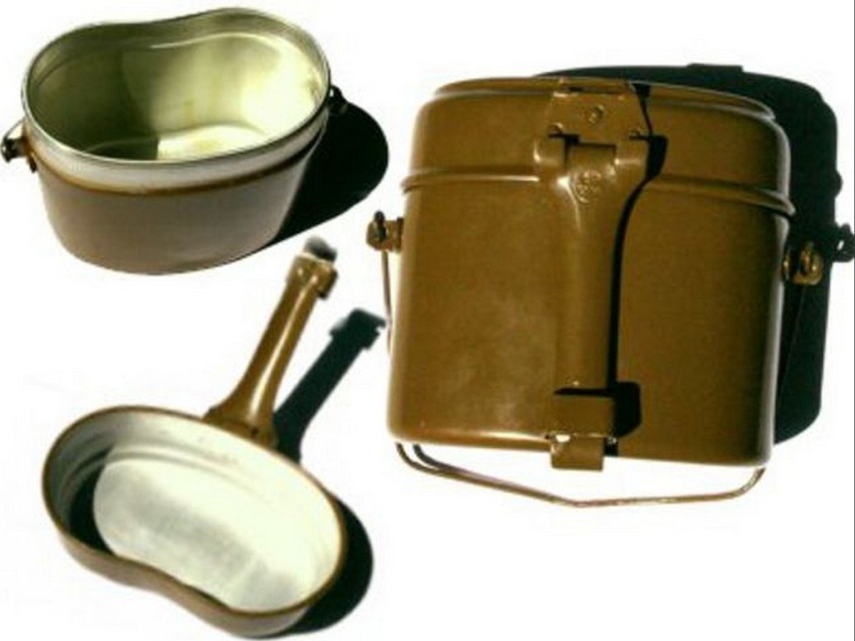 Фото из сети. Отставной вскорости армейский котелок весом 340 грамм, с объёмом котелка 1,3 литра,  крышки - 0,5 литра.