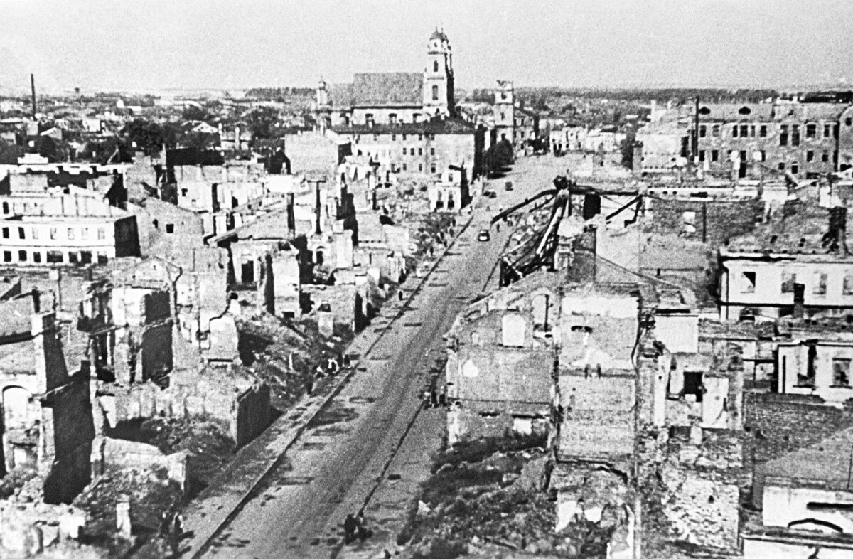 После минске. Разрушенный Минск 1944. Минск после освобождения в 1944 году. Минск после второй мировой войны. Разрушенный Минск 1941