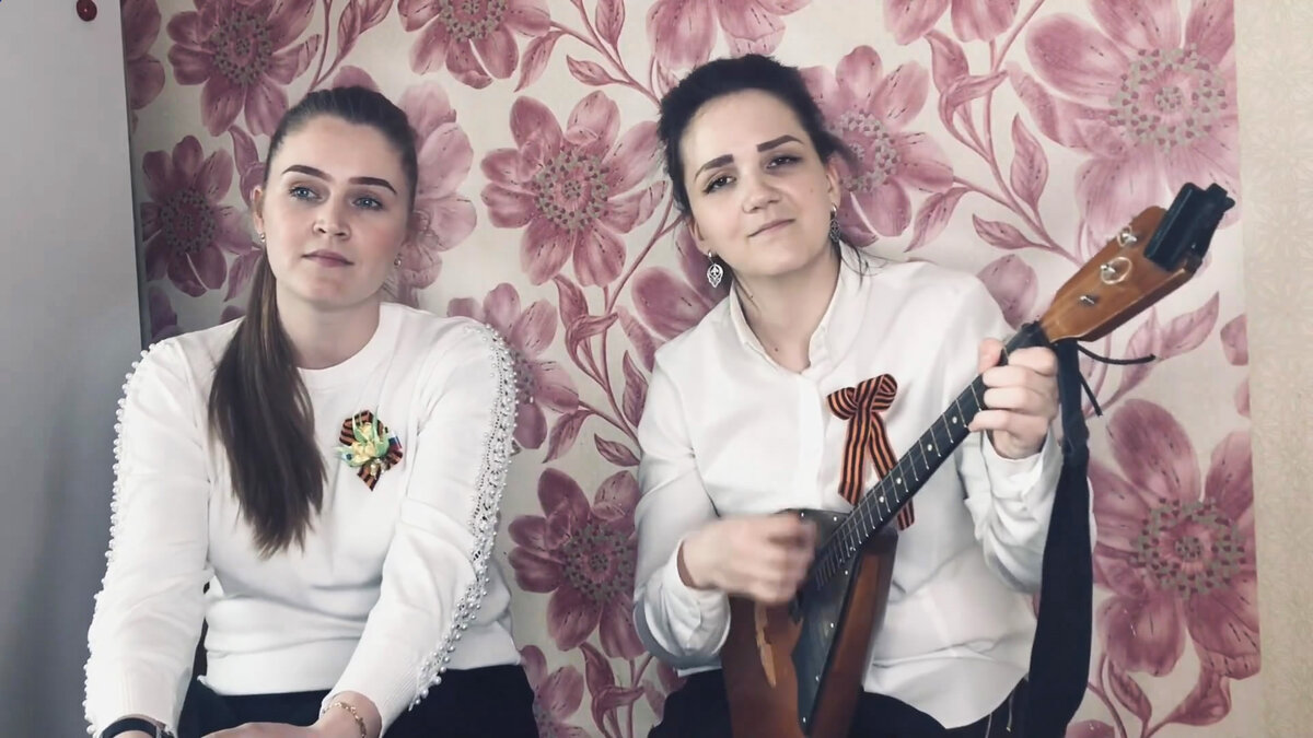 Минус песни сокол. Я любила Сокола красивого высокого. Я любила Сокола песня. Песня я любила Сокола красивого. Песня я любила Сокола красивого высокого слушать.