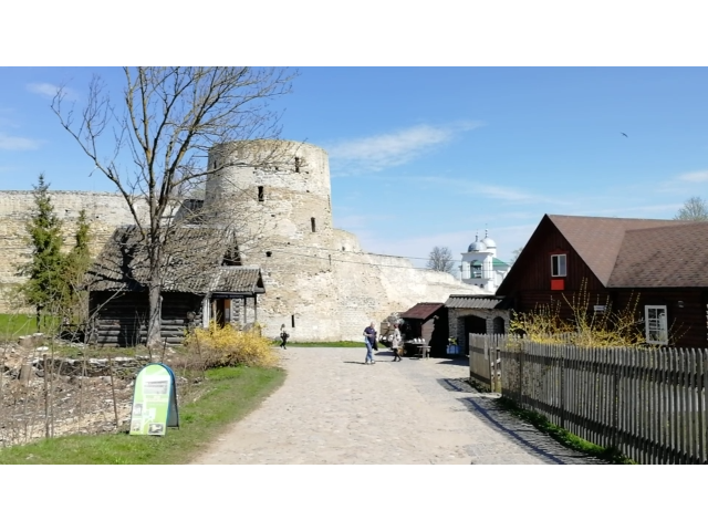 Галерея крепости Изборска