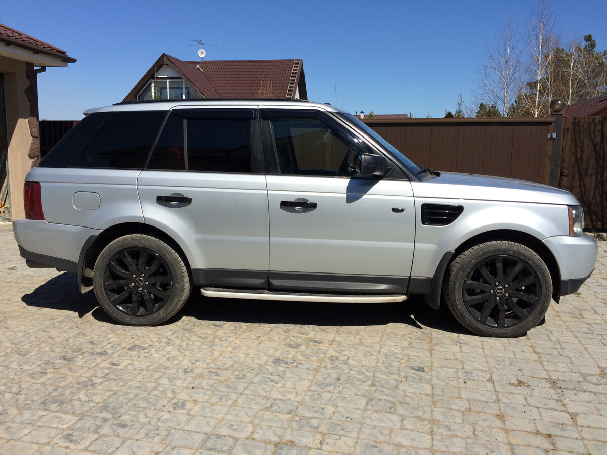 Почернить шины еще нужно для завершенного образа.