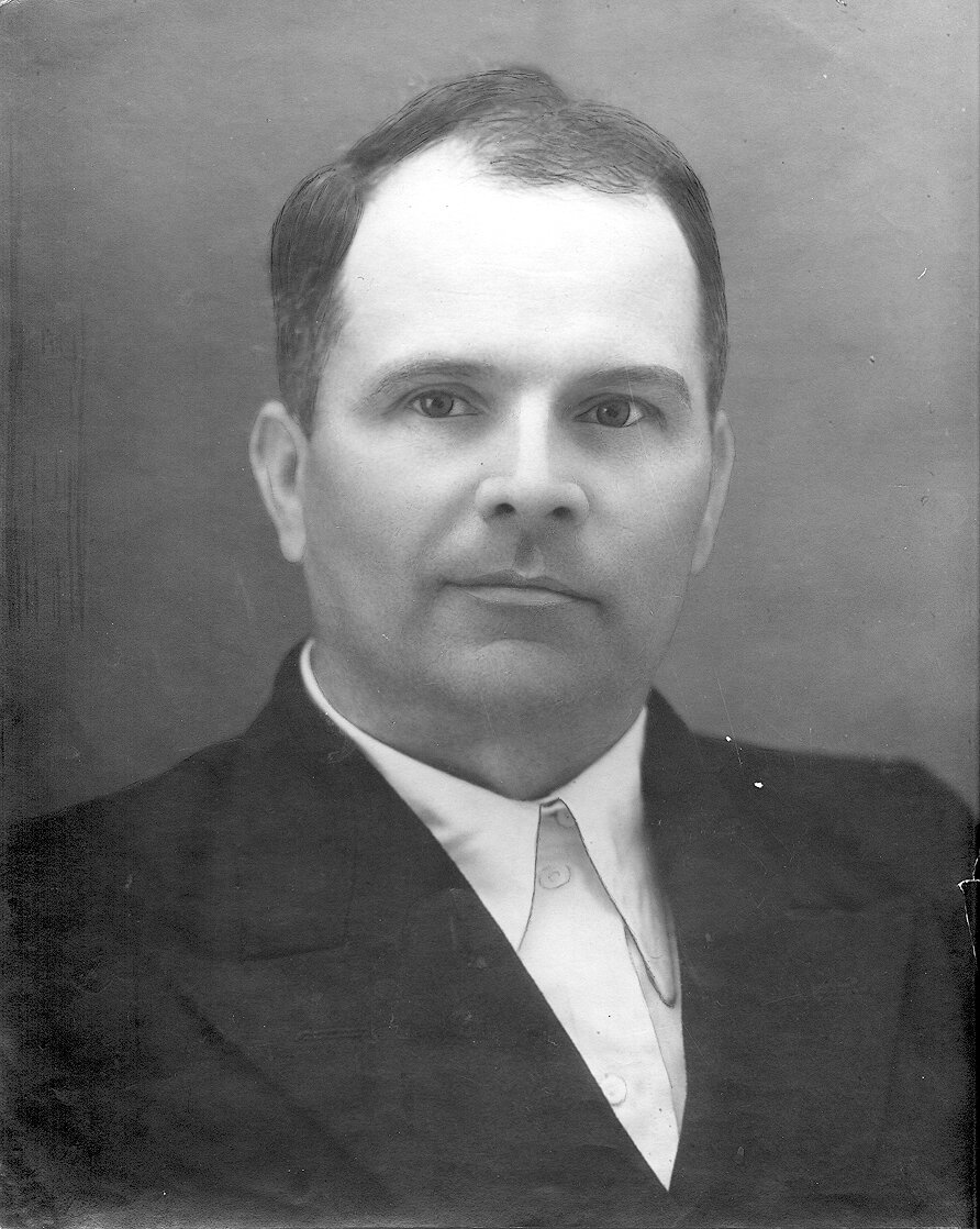 Мой дед Иван Петрович Шептун родился в селе Боршна, Прилукского района, Черниговской области 14 сентября 1907 года. Умер 14 октября 1970 года в городе Новокубанске Краснодарского края.