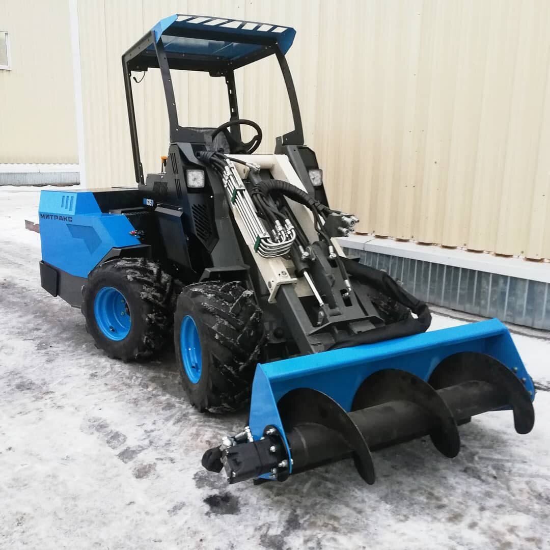 Новый многофункциональный мини-погрузчик Митракс с телескопической стрелой МП 635 (источник: telegram-канал DLG RUS — AGROS)