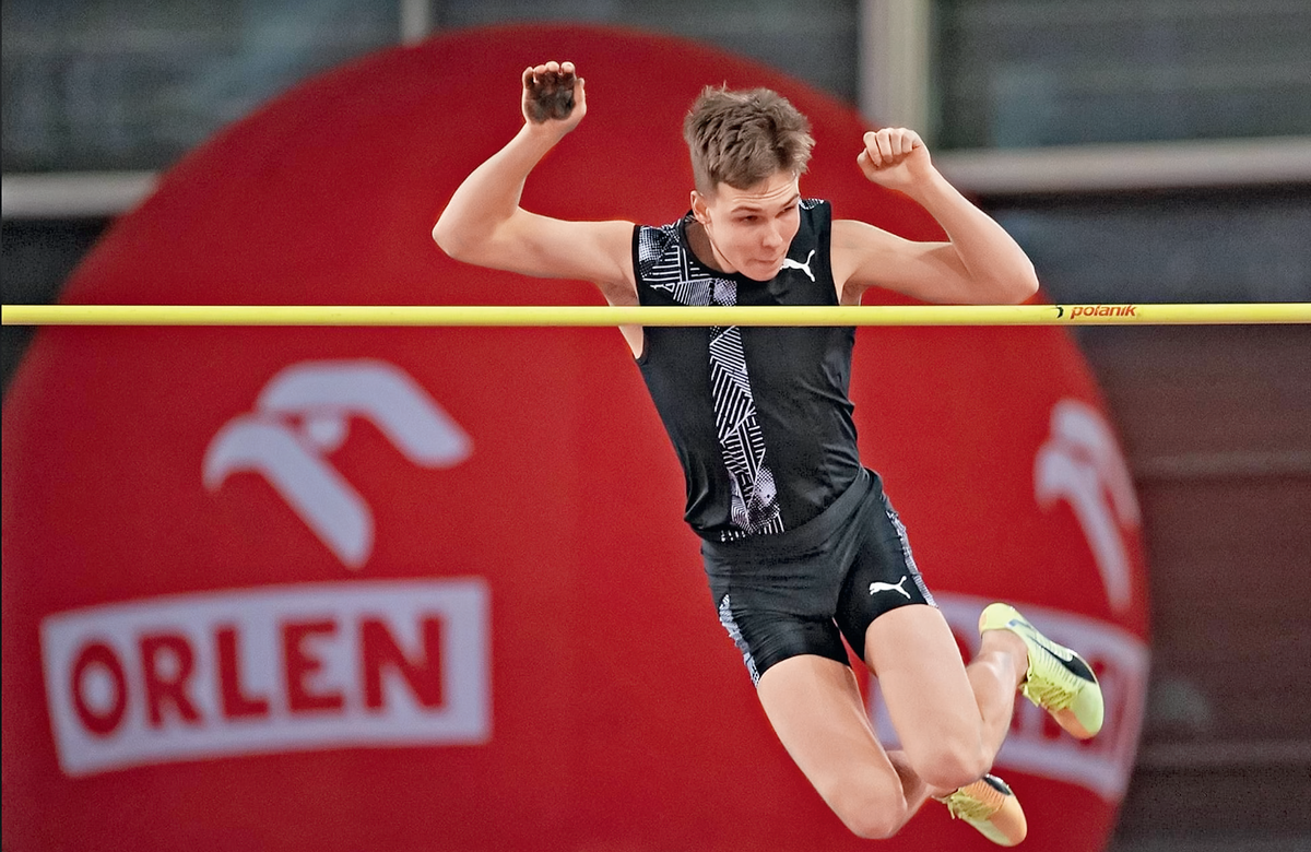 Матвей Волков, сильнейший в мире прыгун с шестом в своей возрастной категории, будет выступать под белорусским флагом