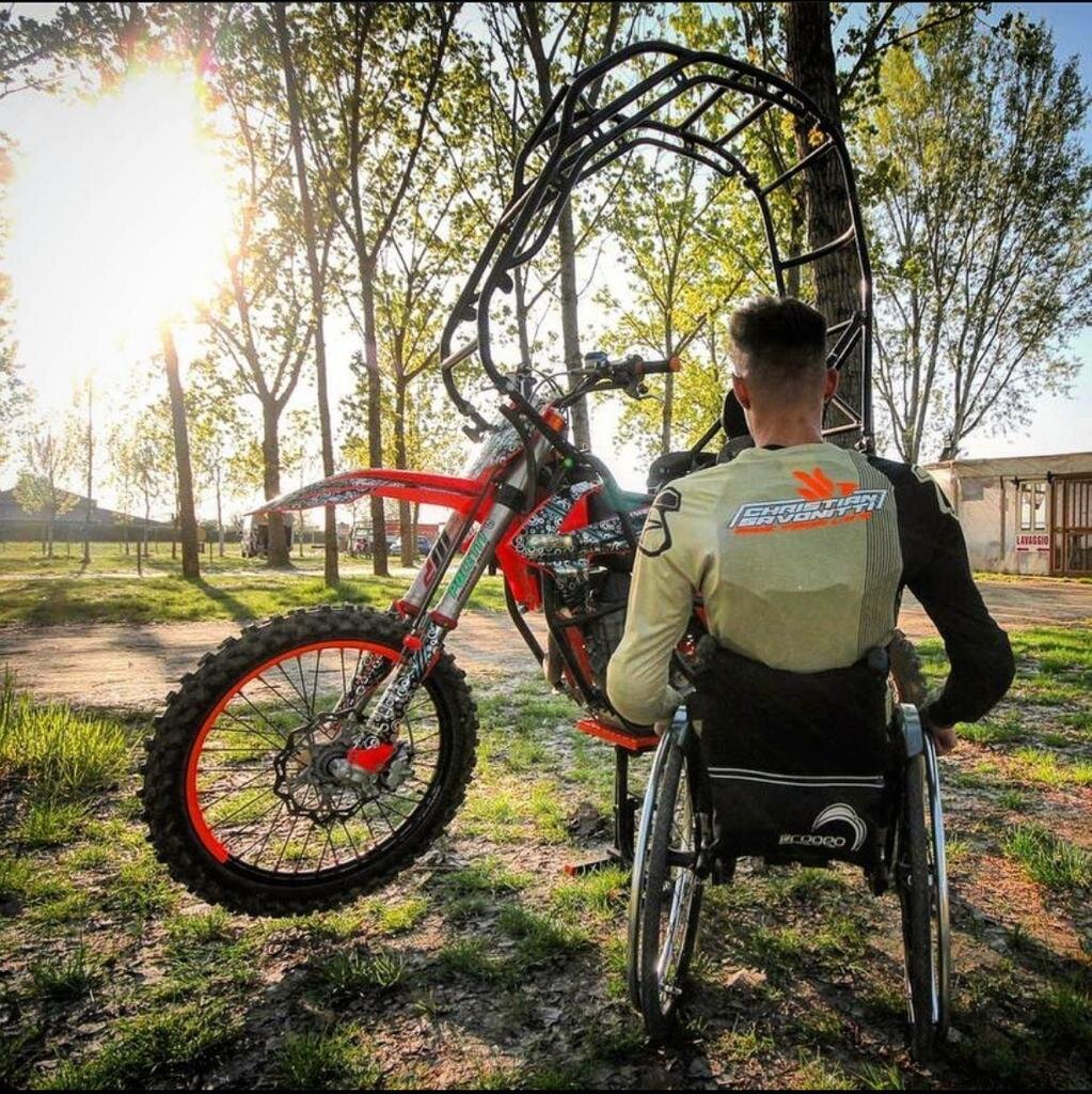 Не надо быть PRO-райдером, чтобы получить серьезные травмы. С арендованным питбайком это тоже возможно.