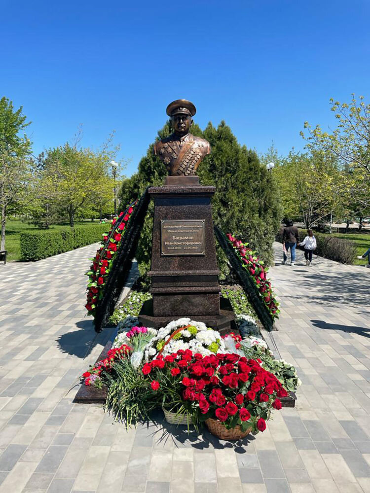 Бюст дважды Героя Советского Союза, маршала СССР Ивана Христофоровича Баграмяна в в парке «Дружба» в Ростове-на-Дону / armeniasputnik.am