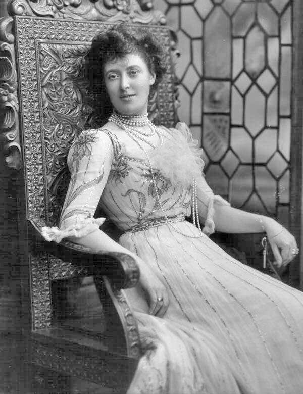 Дама Маргарет Гревилл, 1900 г.