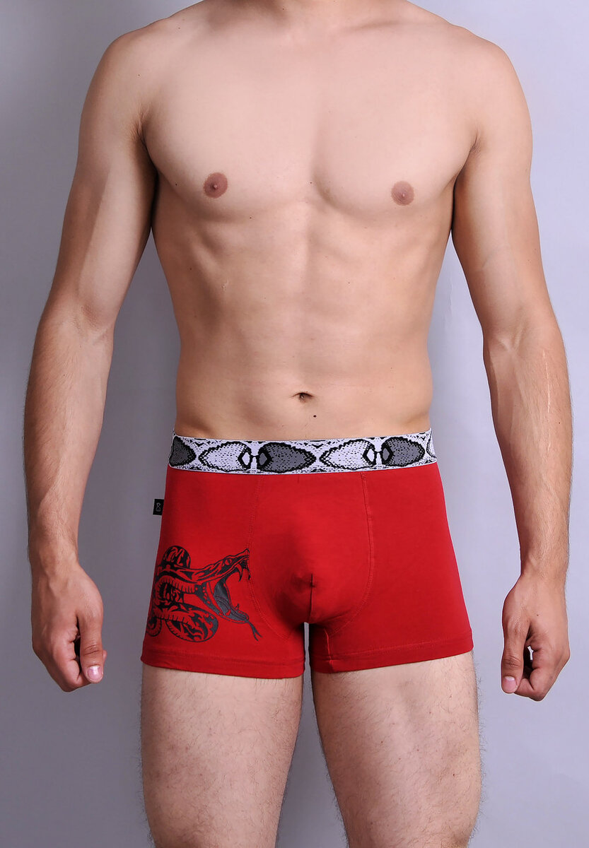 Это фото из интернета. Поэтому мужчина  здесь выглядит довольно прилично. 