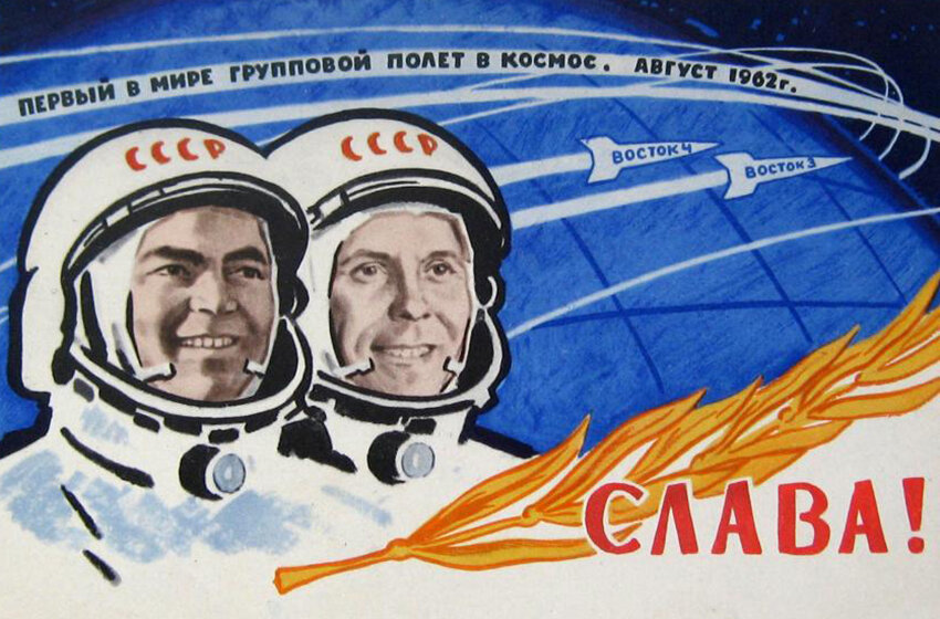 Первый в истории групповой полет воспевался даже на спичечных этикетках