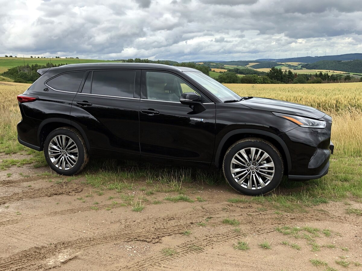 Хайлендер 2023 гибрид. Хайлендер гибрид. Toyota Highlander Hybrid 2023. Тойота хайлендер гибрид 2022 отзывы.