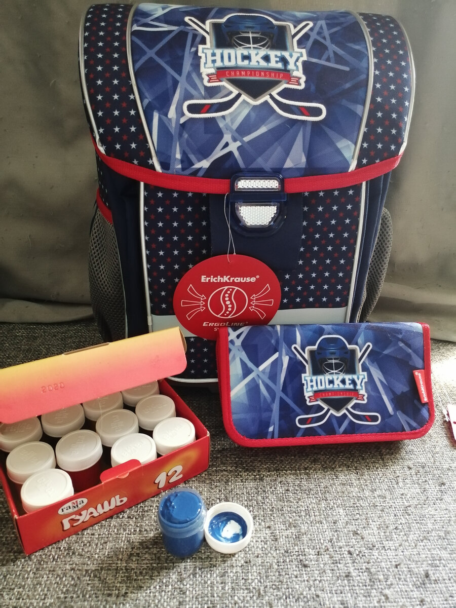 Гуашь не сухая, все цвета в норме. 