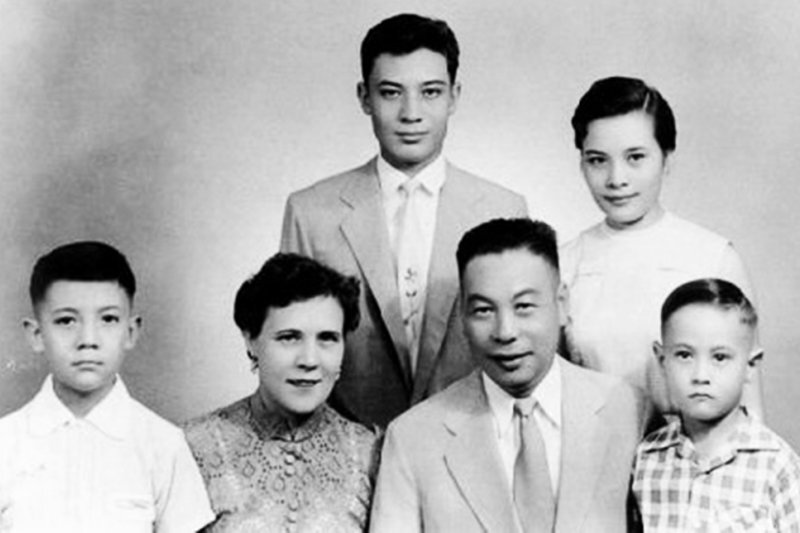 Как русская девушка Фаина с "Уралмаша" стала женой президента Тайваня