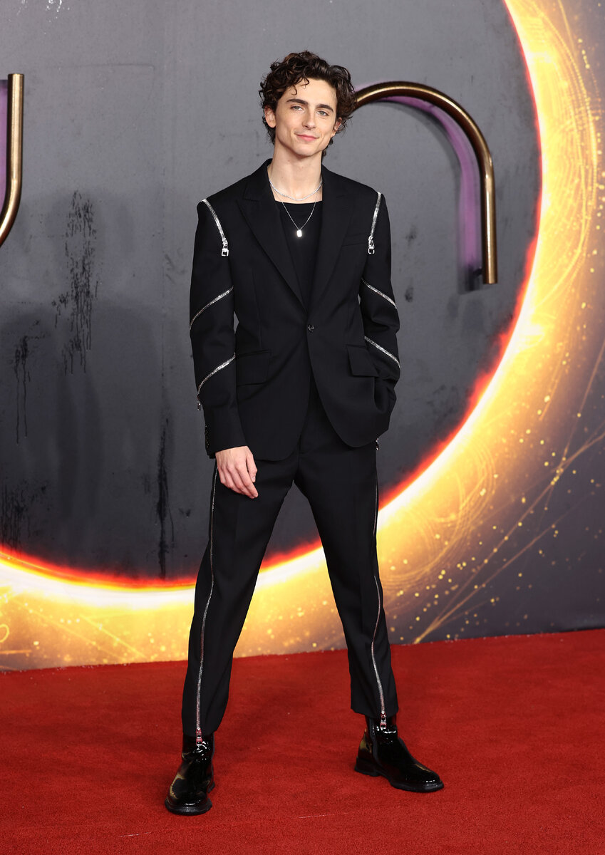 В Alexander McQueen на спецпоказе фильма «Дюна» в кинотеатре Одеон на Лестерской площади в Лондоне / © Getty Images