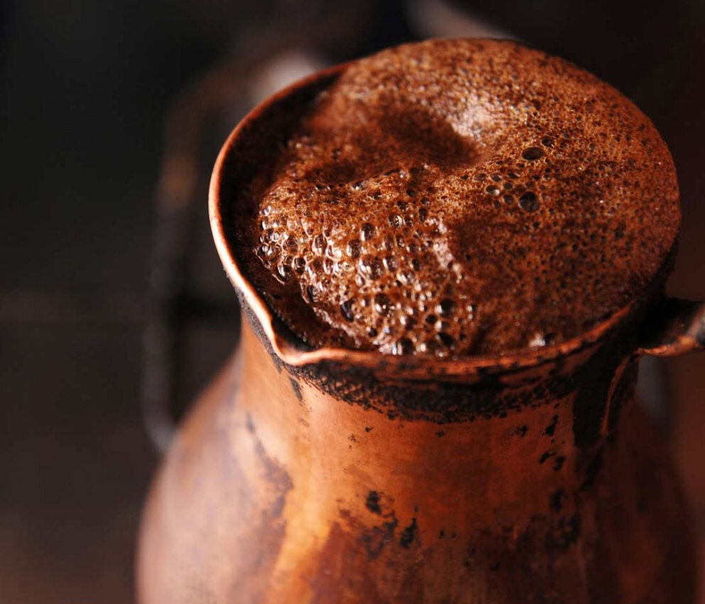 Турка - один из старейших методов приготовления кофе, но и сейчас вы вряд ли найдете человека, у которого дома не будет такой кофеварки.-2