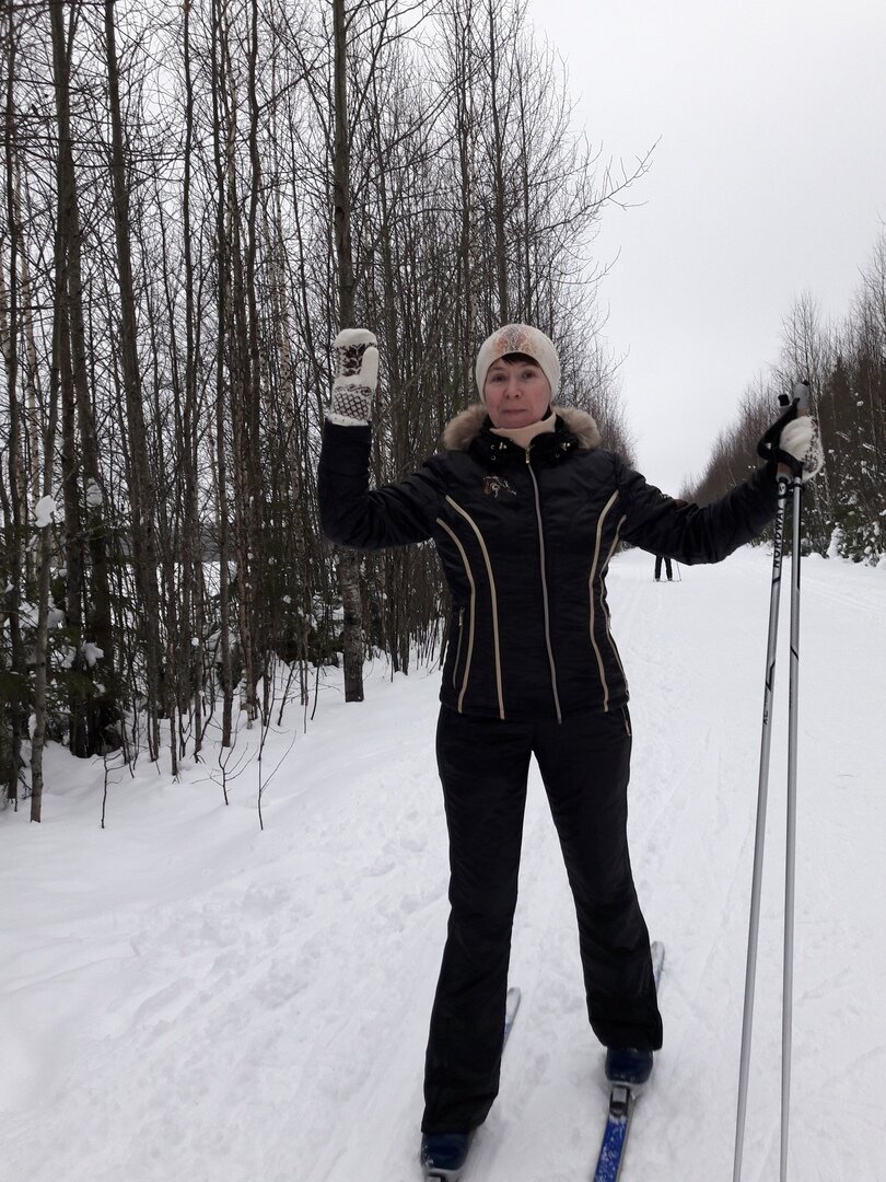 Снежок изрезан лыжами