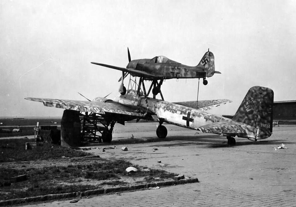 История немецкой авиации. Юнкерс Мистель. Junkers ju 88 Mistel. Мистель самолет. Мистель авиационный комплекс.