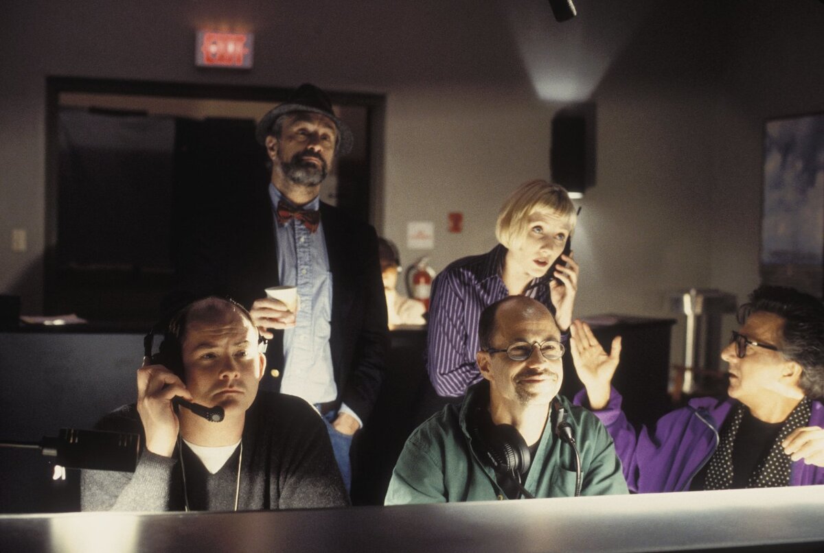 Фрагмент фильма "Хвост который виляет собакой"