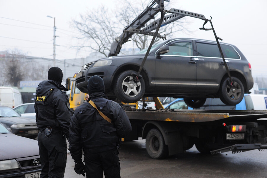 Пристава изъять автомобиль