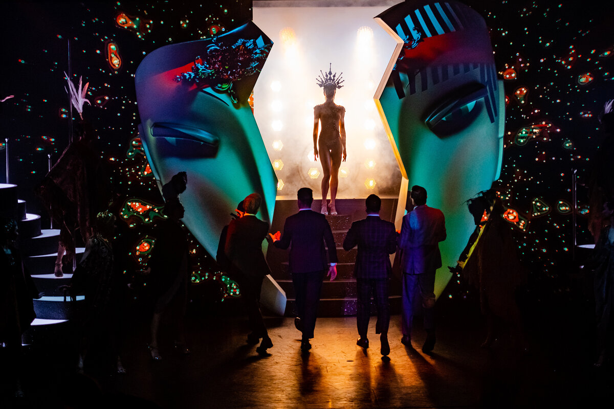 Номер «Intro» в шоу «WHAT WOMEN WANT»