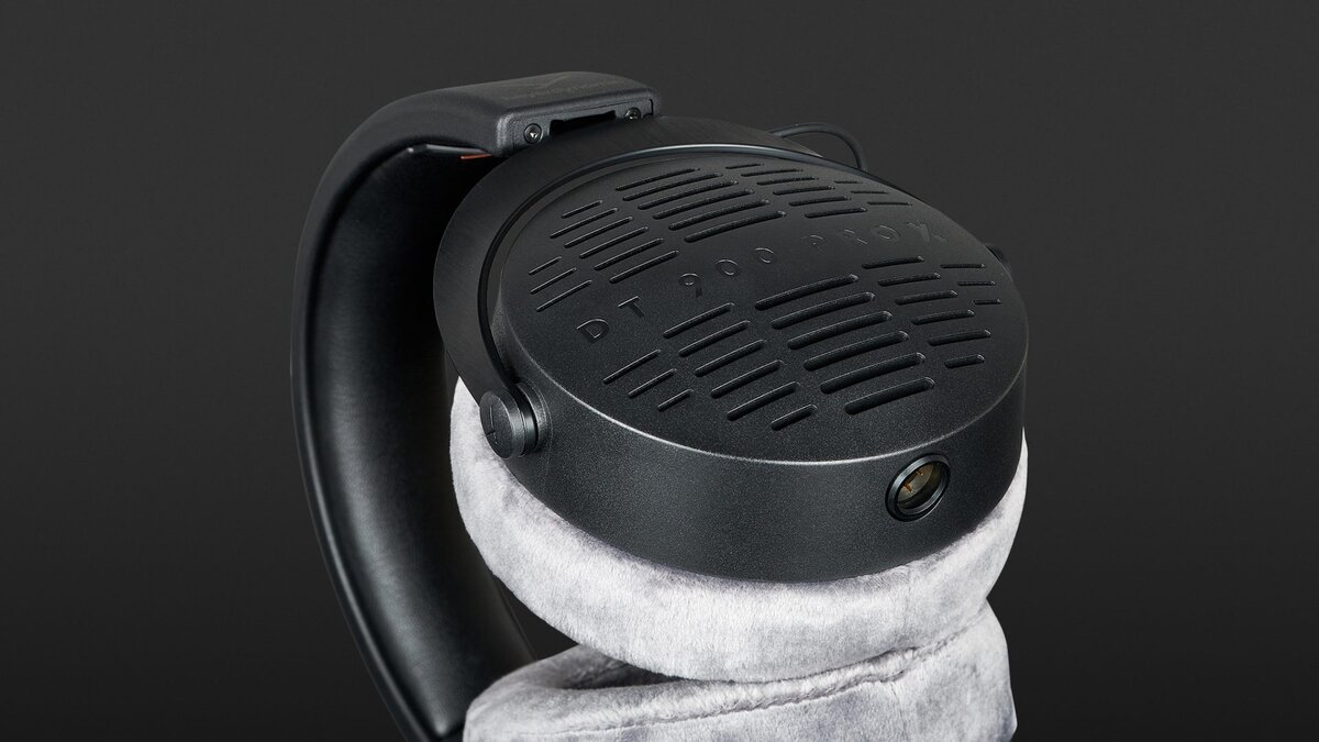 Амбушюры у наушников BeyerDynamic DT 990 Pro X очень мягкие, оголовье очень удобное