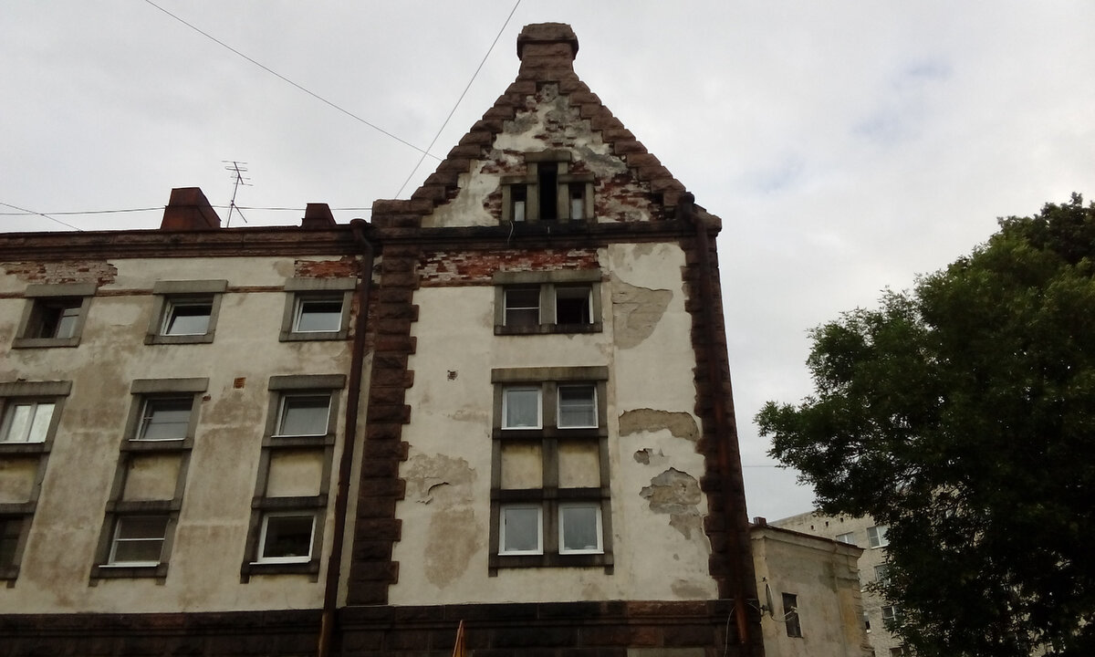 Дом без стены.