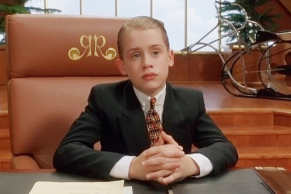 маколей калкин богатенький ричи. дом дональда трампа в мар а лаго. маколей калкин богатенький ричи. 1 дома богатый человек. мужчина в роскошном доме.